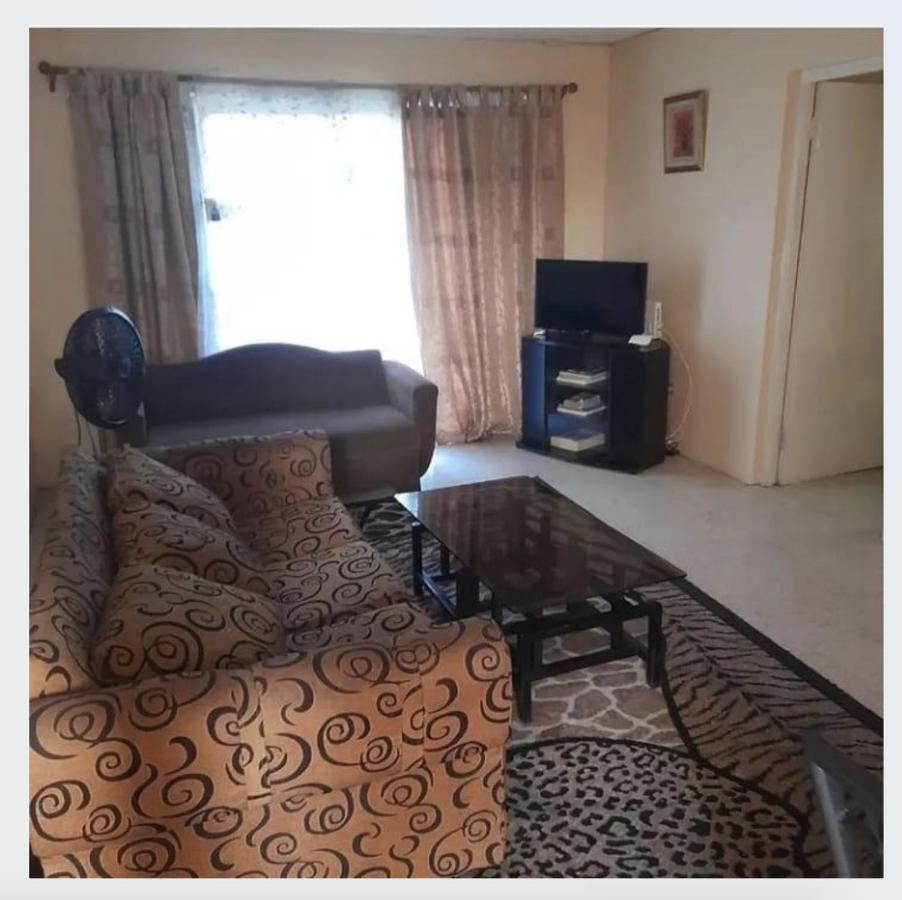 Chelsea Manor Appartement Kingston Buitenkant foto